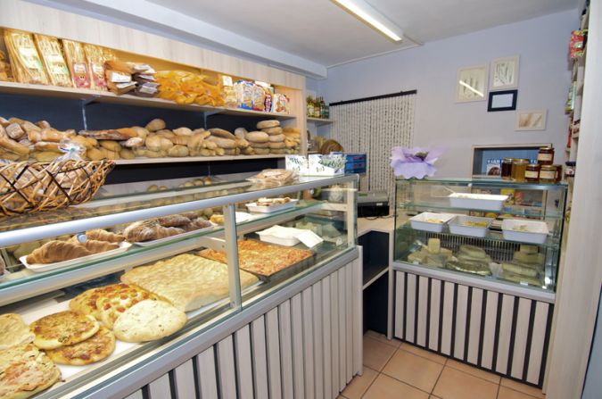 arredamento negozi panetteria borgosesia (4)